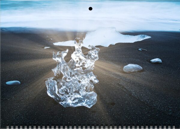WALL CALENDAR - ICELAND 2025 Europe, Asia, Latin America and Oceania Edition - Image 2